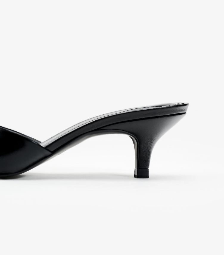 ZARA LEATHER MULES WITH A BUCKLE