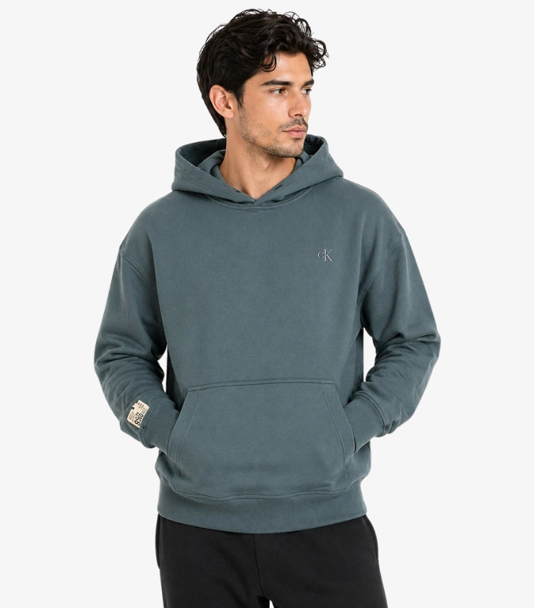 CALVIN KLEIN MEN’S MINIMAL LOGO PULLOVER HOODIE – SLATE GREEN