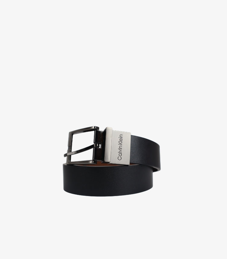 CALVIN KLEIN MEN’S SMOOTH LEATHER PLAQUE REVERSIBLE BELT