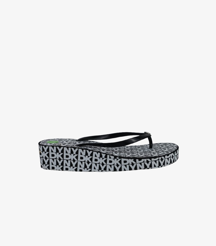 DKNY WOMEN’S LOGO PRINT FLIP-FLOP SLIDES – BLACK & WHITE