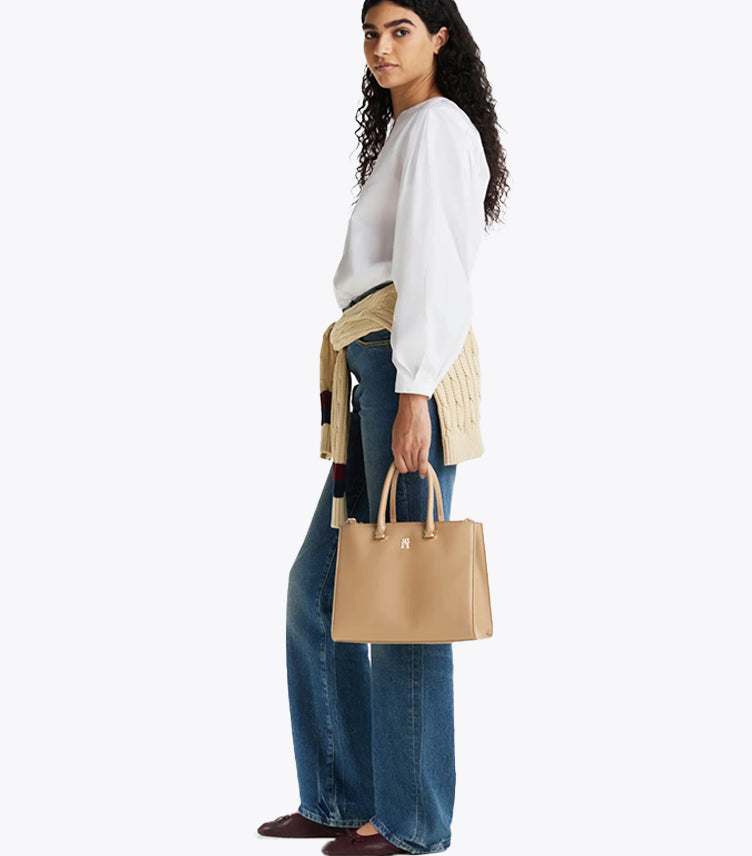 TOMMY HILFIGER TH MONOGRAM PLAQUE TOTE