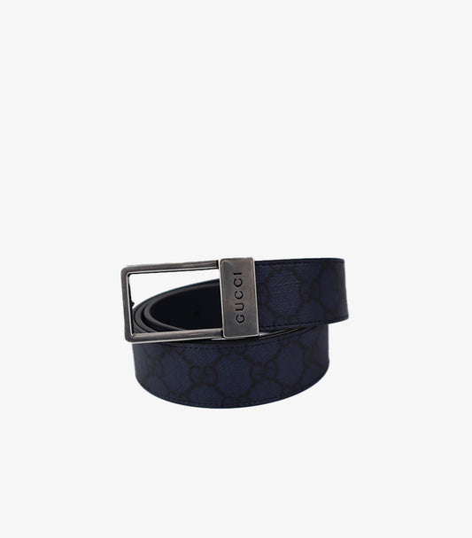 GUCCI MEN’S SIGNATURE GG CANVAS BELT – NAVY BLUE WITH LOGO BUCKLE