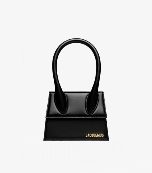 JACQUEMUS THE MEDIUM CHIQUITO LEATHER HANDBAG