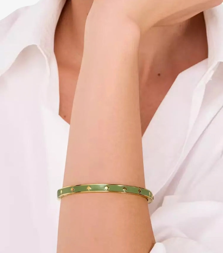 KATE SPADE SPOT THE SPADE ENAMEL HINGED BANGLE BRACELET