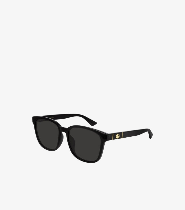 Angled front view of Gucci black square-frame sunglasses with dark lenses, wide temples and Interlocking GG emblems