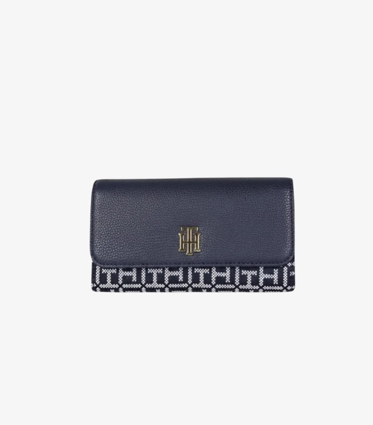 TOMMY HILFIGER WOMEN’S ELEGANT LOGO WALLET