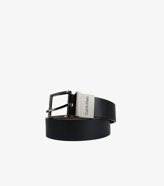 CALVIN KLEIN MEN’S SMOOTH LEATHER PLAQUE REVERSIBLE BELT
