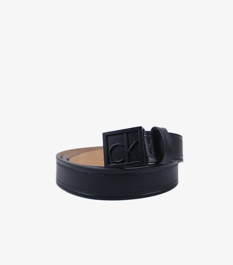 CALVIN KLEIN MEN’S MATTE PLAQUE BUCKLE LEATHER BELT