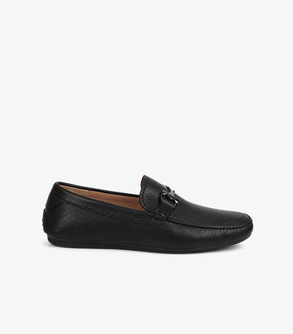 Ferragamo men's black pebbled leather Gancini driving loafer side profile showing hand-stitched apron seam and driving sole construction