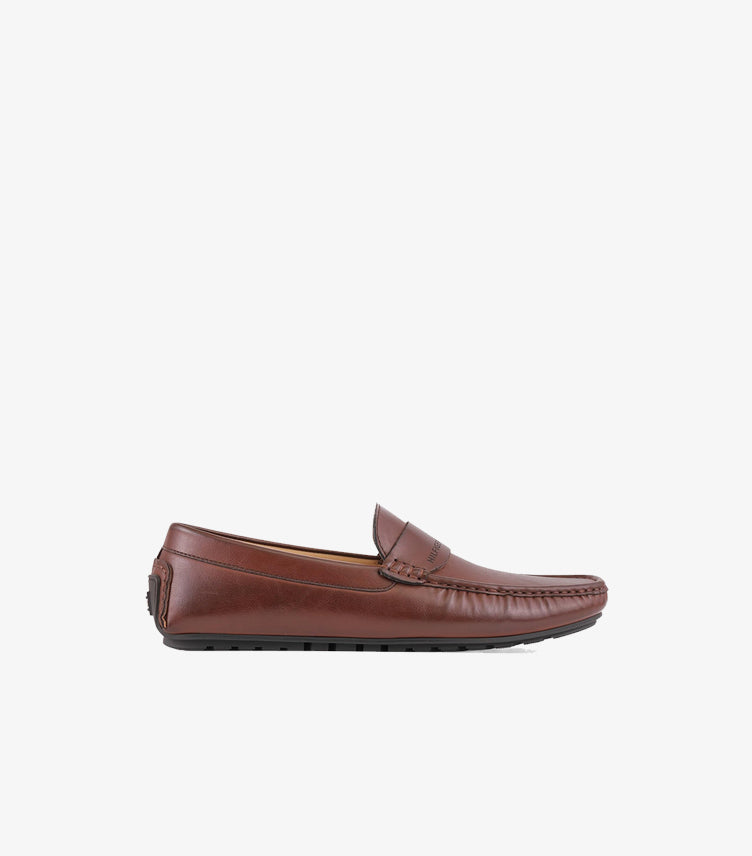 Three-quarter view of Tommy Hilfiger men’s leather slip-on loafer with Hilfiger branding and apron stitching