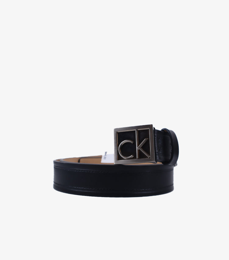 CALVIN KLEIN MEN’S SILVER PLAQUE LEATHER BELT