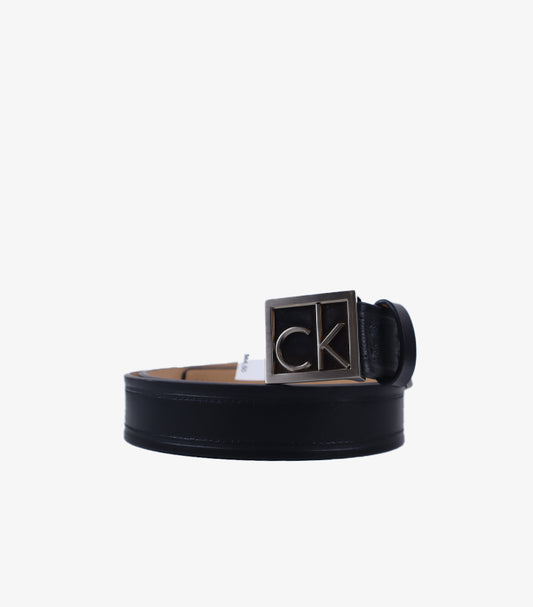 CALVIN KLEIN MEN’S SILVER PLAQUE LEATHER BELT